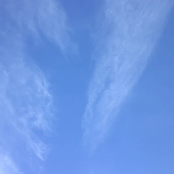 Ciel bleu avec nuages — Photo