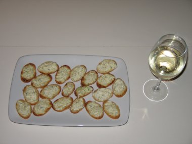 Fırında baget meze dilimlenmiş