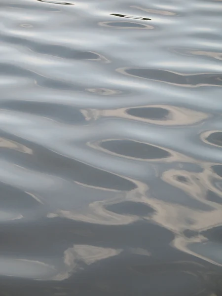Спокойная вода — стоковое фото