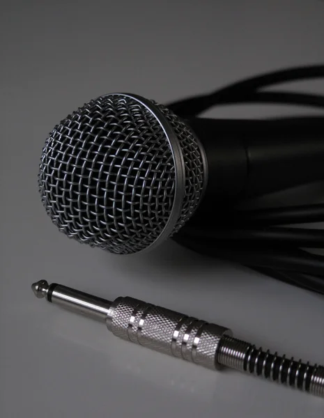 Mikrofon i kabel — Zdjęcie stockowe