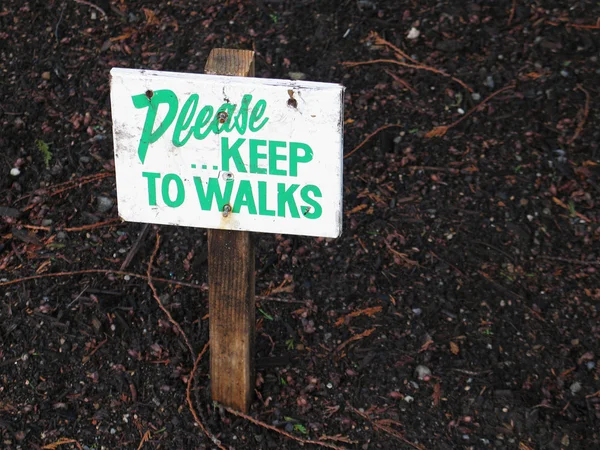 Por favor, mantenha o sinal de caminhadas — Fotografia de Stock