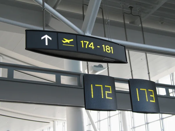 Gate-Schilder am Flughafen — Stockfoto