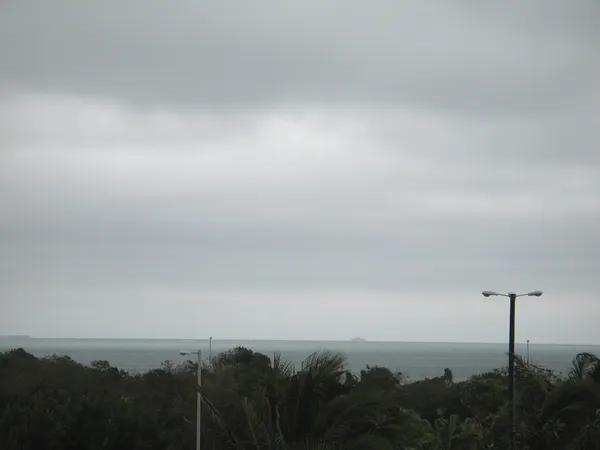 Frente al océano gris — Foto de Stock