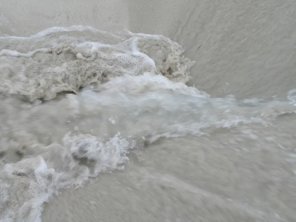 Su ve kum — Stok fotoğraf