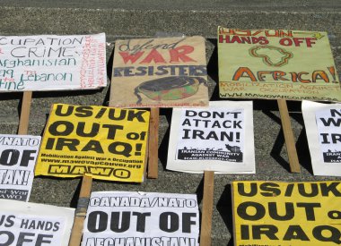 İran ve Irak protestation işaretleri