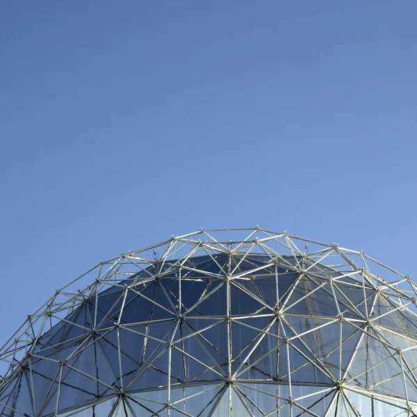 Grande cupola d'argento e cielo blu — Foto Stock