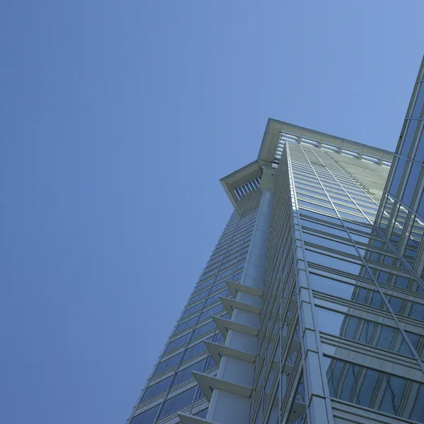 Tall glass building — Stock Photo, Image