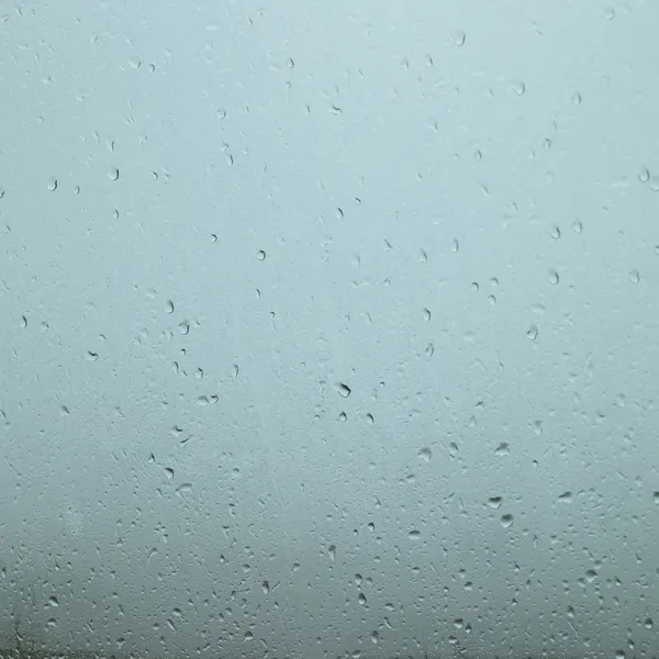 Gotas de chuva em uma janela — Fotografia de Stock