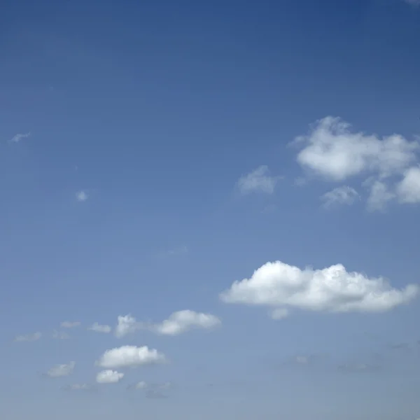 Nubes cúmulos — Foto de Stock