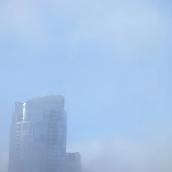 Torre en la niebla — Foto de Stock
