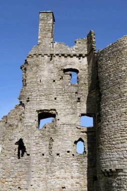 Coity, Bridgend, Galler - Nisan 2018: Güney Galler 'deki Bridgend yakınlarındaki tarihi Coity Kalesi' nin duvarlarından birine yakından bakın. 12. yüzyıla dayanan bir Norman kalesi.