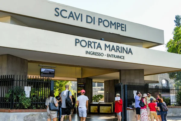 Pompeya Italia Agosto 2019 Las Personas Que Entran Oficina 5Icket — Foto de Stock