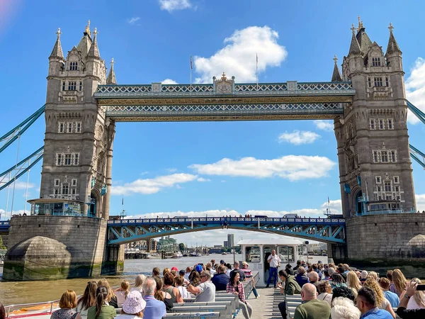 Londen Engeland Augustus 2021 Grote Groep Mensen Het Bovendek Van — Stockfoto