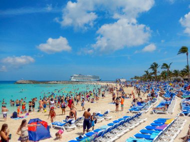 Bahamalar, Karayipler - Nisan 2017: Bahamalar 'da bir adada insanlar