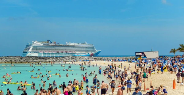 Bahamas Caribe Abril 2017 Gente Una Playa Una Isla Las — Foto de Stock