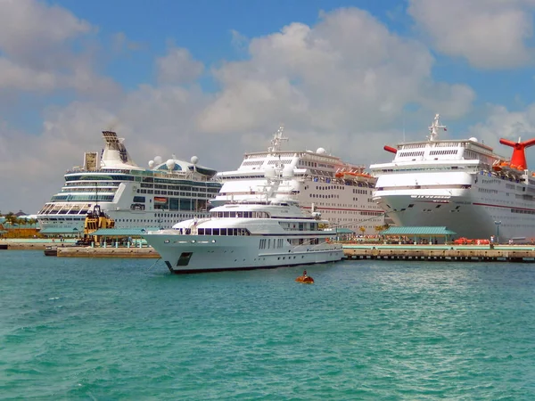 Nassau Bahamas Abril 2017 Yate Lujo Amarrado Puerto Nassau Las — Foto de Stock