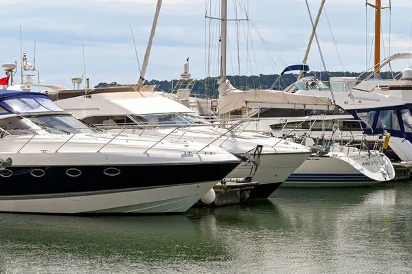 Poole Dorset Angleterre Juin 2021 Bateaux Moteur Yachts Amarrés Dans — Photo