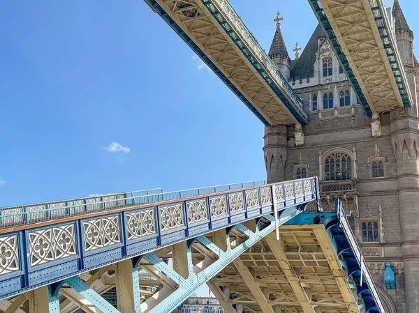 Londýn Anglie Srpen 2021 Tower Bridge Otevírá Aby Loď Mohla — Stock fotografie