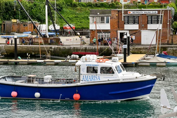 Weymouth Inglaterra Julio 2021 Pequeño Barco Pesquero Que Regresa Hrabour — Foto de Stock