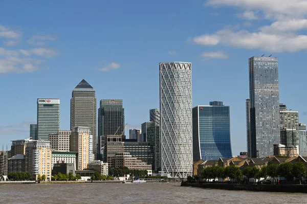 London England June 2021 Office Blocks Canary Wharf Alongside River — Zdjęcie stockowe