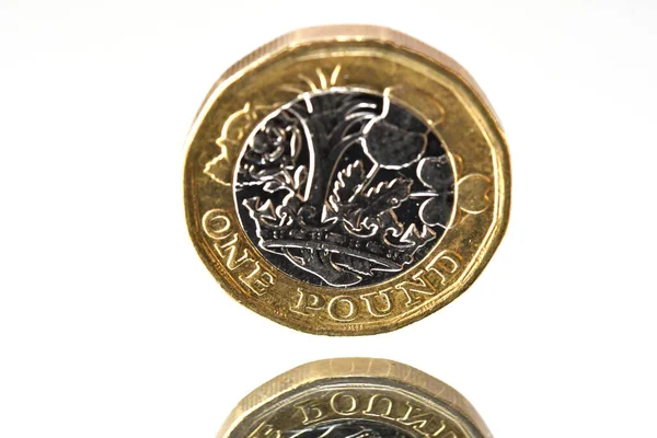 Großaufnahme Einer Ein Pfund Münze Isoliert Auf Einem Schlichten Weißen — Stockfoto