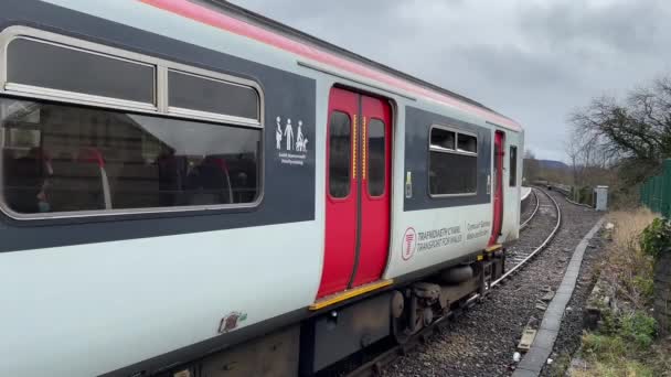 Merthyr Tydfil Galles Febbraio 2022 Treno Pendolare Locale Che Parte — Video Stock