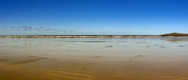 Batı Galler 'deki Cardigan yakınlarındaki St. Dogmael' in sahili manzaralı. İnsan yok. Kopyalama alanı. 