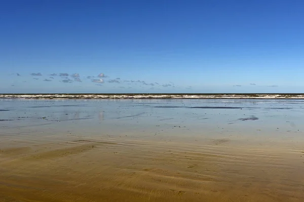 Песок Море Время Отлива Пляже Сент Догмале Кардиган Уэльс Людей — стоковое фото
