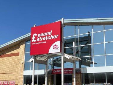 Llantrisant, Wales - Mart 2022: Pound Sedye mağaza zincirinin bir dalının dış görünümü