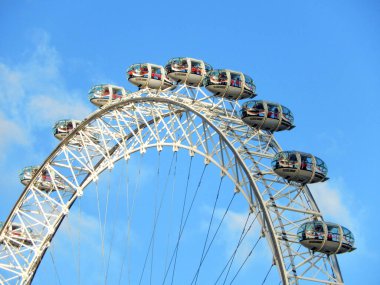 Londra, İngiltere - Şubat 2018: Avrupa 'daki en uzun dönme dolap olan London Eye üzerindeki kapsüller