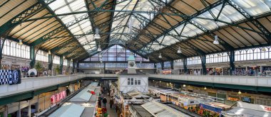 Cardiff, Wales - Mart 2022: Cardiff 'in geleneksel kapalı pazar manzarası