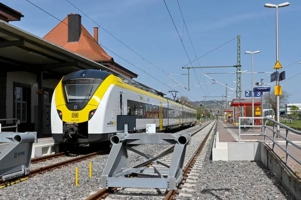 Breisach Deutschland April 2022 Zug Auf Einem Der Bahnsteige Des — Stockfoto
