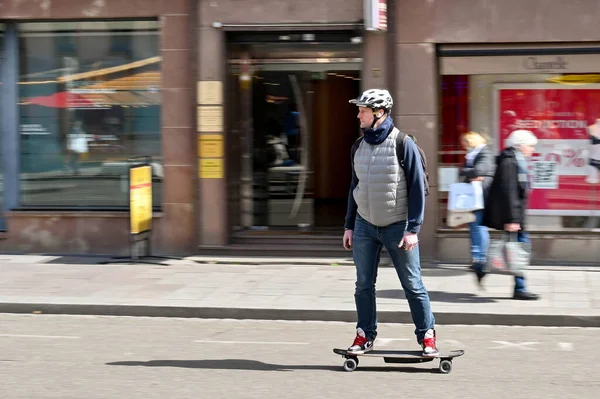 Strasbourg France April 2002 Person Riding Skateboard Street City Centre — Stock Photo, Image