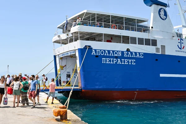 Egina Grecia Mayo 2022 Las Personas Que Bajan Ferry Después —  Fotos de Stock