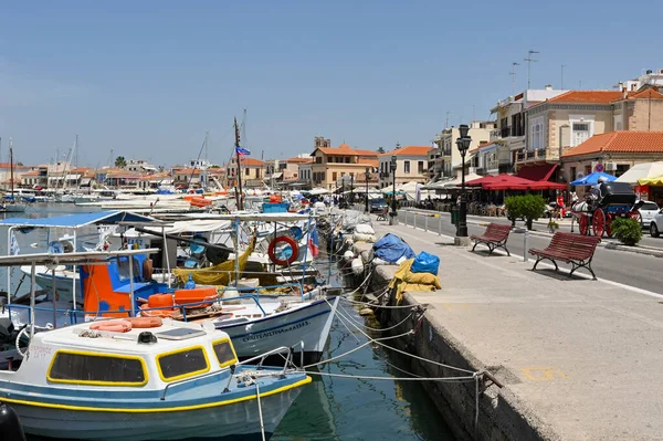 Egina Grecia Mayo 2022 Pequeños Barcos Pesqueros Amarrados Puerto Ciudad — Foto de Stock