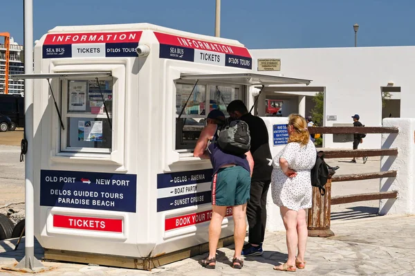 Mykonos Griekenland Juni 2022 Mensen Rij Ferry Tickets Kopen Van — Stockfoto