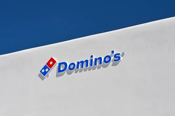 Mykonos Grecia Junio 2022 Firma Exterior Una Pizzería Domino Edificio — Foto de Stock