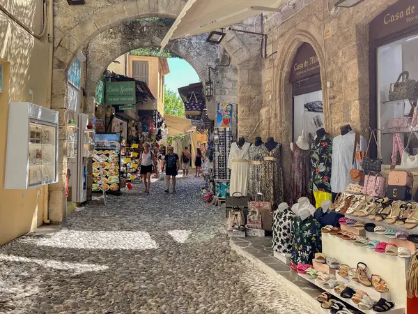 Rhodes Greece May 2022 People Walking Narrow Cobbled Streets Shops — Foto de Stock