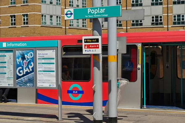 London England June 2022 Train Stopped Poplar Tower Hamlets Station — ストック写真