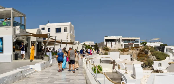 Oia Santorini Grecia Junio 2022 Gente Caminando Por Las Tiendas —  Fotos de Stock