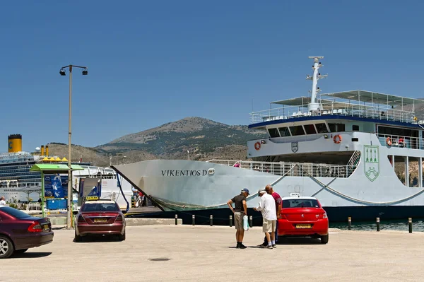 Argostili Kefalonia Greece June 2022 People Arriving Harbour Taxi Catch — Photo