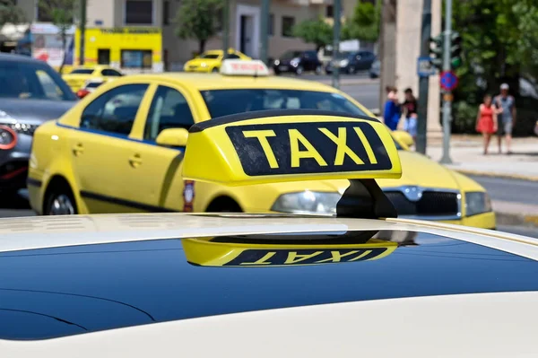 Афіни Греція Травень 2022 Року Закрийте Погляд Табличку Даху Таксі — стокове фото