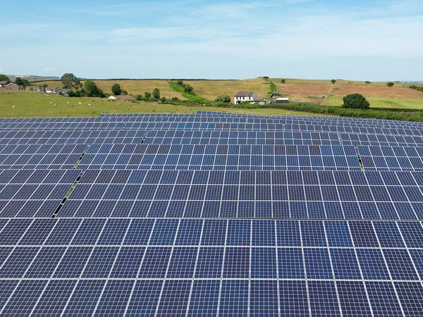 Pontypridd País Gales Julho 2022 Campo Painéis Solares Uma Fazenda — Fotografia de Stock