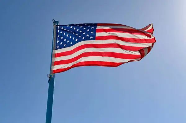 National American Flag Stars Stripes Backlit Agianst Blue Sky People — Foto de Stock