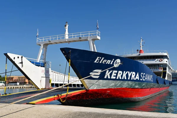 Korfu Řecko Červen 2022 Komerční Trajekt Plošinou Spuštěnou Přístavu Korfu — Stock fotografie