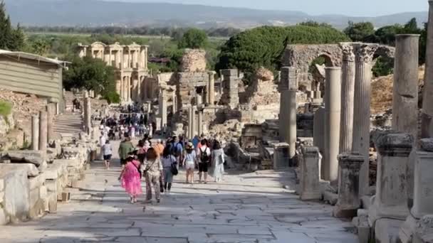 Ephesus Kusadasi Turkey May 2022 Visitors Walking Ruins Ancient Roman — Stockvideo