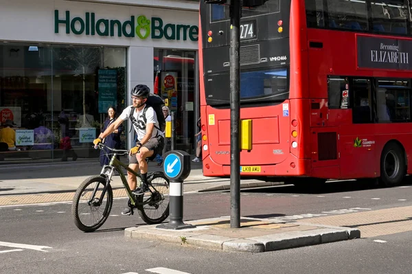 London June 2022 Person Riding His Bicycle Wrong Side Road — Stock Photo, Image