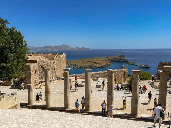 Lindos Rhodes Greece May 2022 Tourists Walking Acropolis Town Lindos — Photo