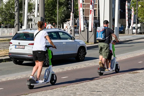 Antwerp Belgium August 2022 People Electric Scooters Road Ity Centre — Photo