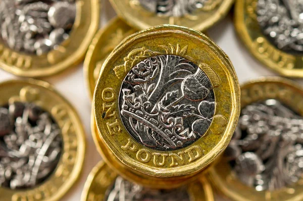 Close View Face British One Pound Coin Other Coins Blurred —  Fotos de Stock